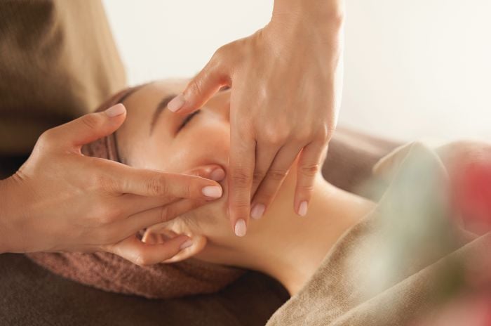 SENSAI Signature Facial